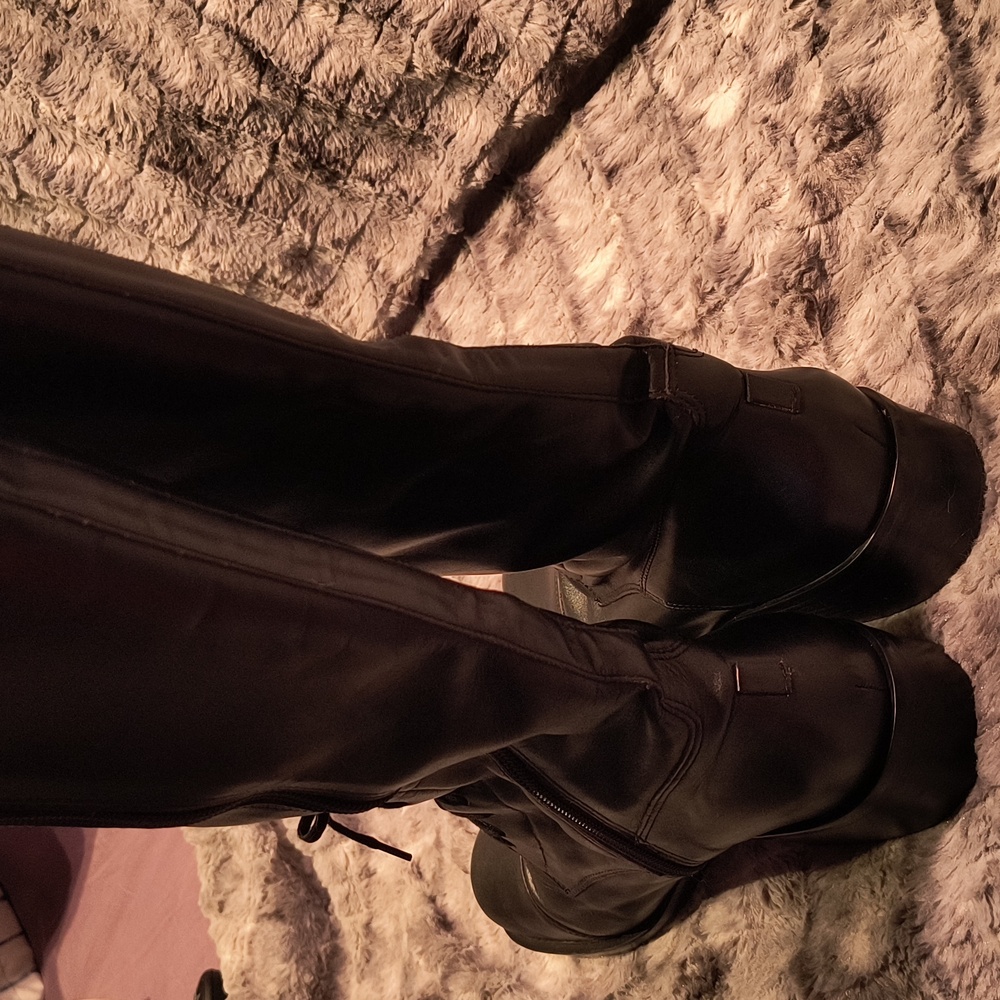 Black Leather Knee-High Boots Woman's - Picture 7 of 7